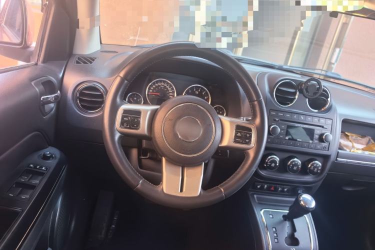 Used Jeep Compass 2013 2.4L four-wheel drive luxury version Steering Wheel