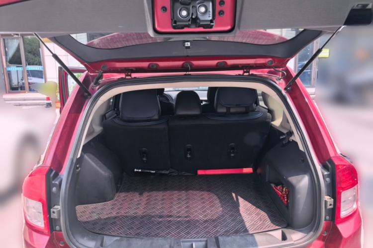 Used Jeep Compass 2013 2.4L four-wheel-drive sport version Trunk