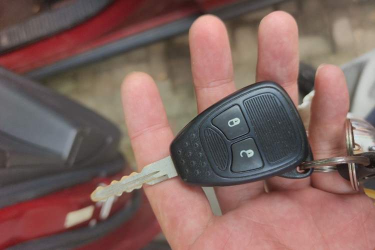 Used Jeep Compass 2013 2.0L two-wheel drive luxury version Vehicle Key