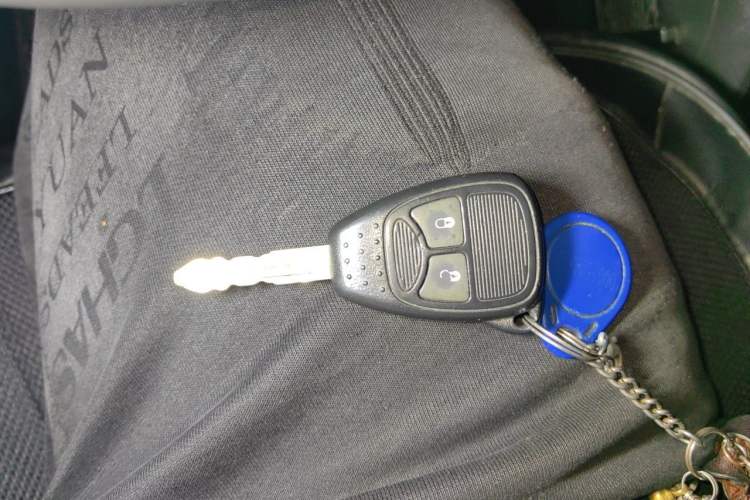 Used Jeep Compass 2013 2.4L four-wheel-drive sport version Vehicle Key