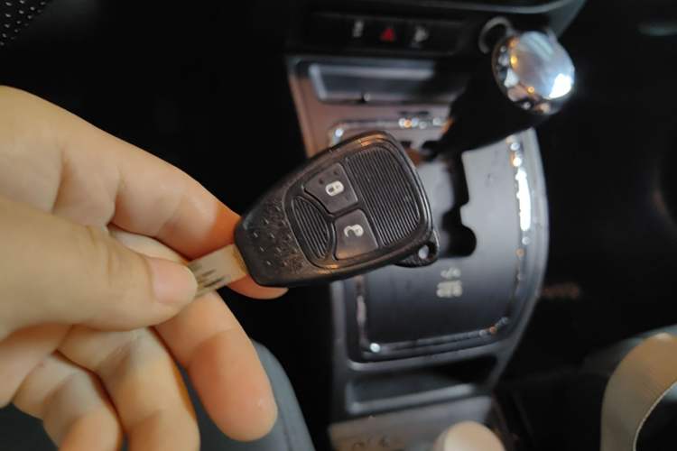 Used Jeep Compass 2013 2.0L two-wheel drive sport version Vehicle Key