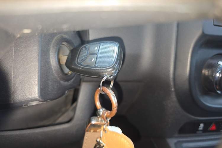 Used Jeep Compass 2013 2.4L four-wheel-drive sport version Vehicle Key