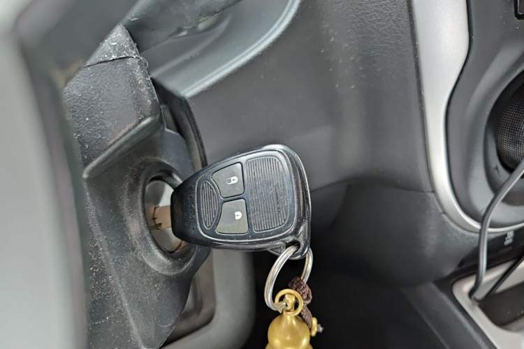 Used Jeep Compass 2013 2.4L four-wheel-drive sport version Vehicle Key