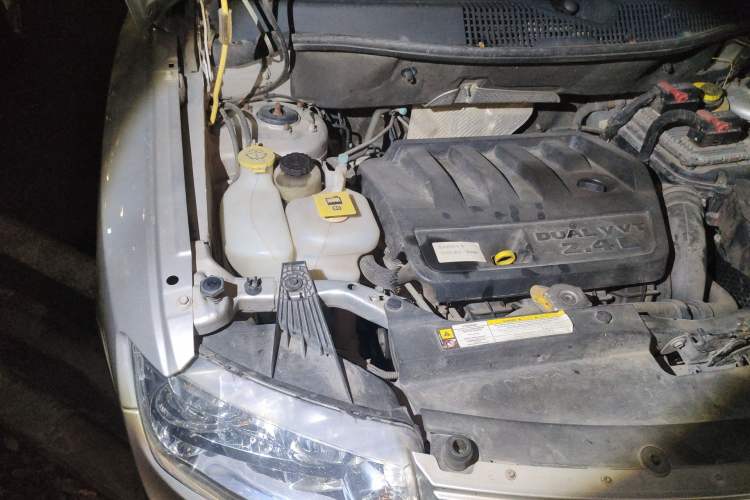 Used Jeep Compass 2013 2.4L four-wheel-drive sport version Engine Bay Right
