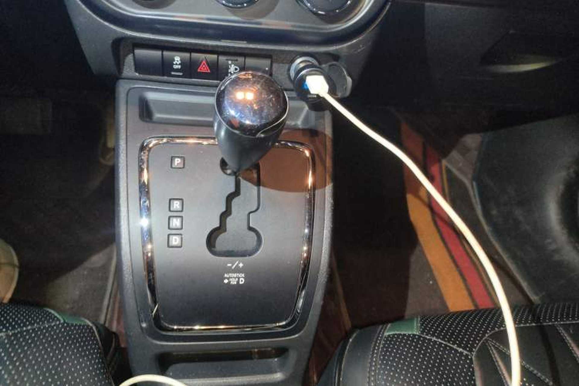 Used Jeep Compass 2013 2.4L four-wheel-drive sport version Gear Lever