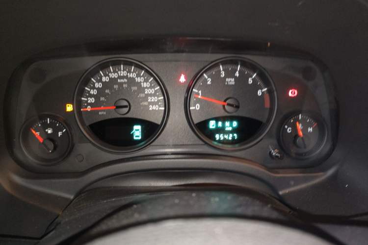 Used Jeep Compass 2013 2.4L four-wheel-drive sport version Instrument Cluster