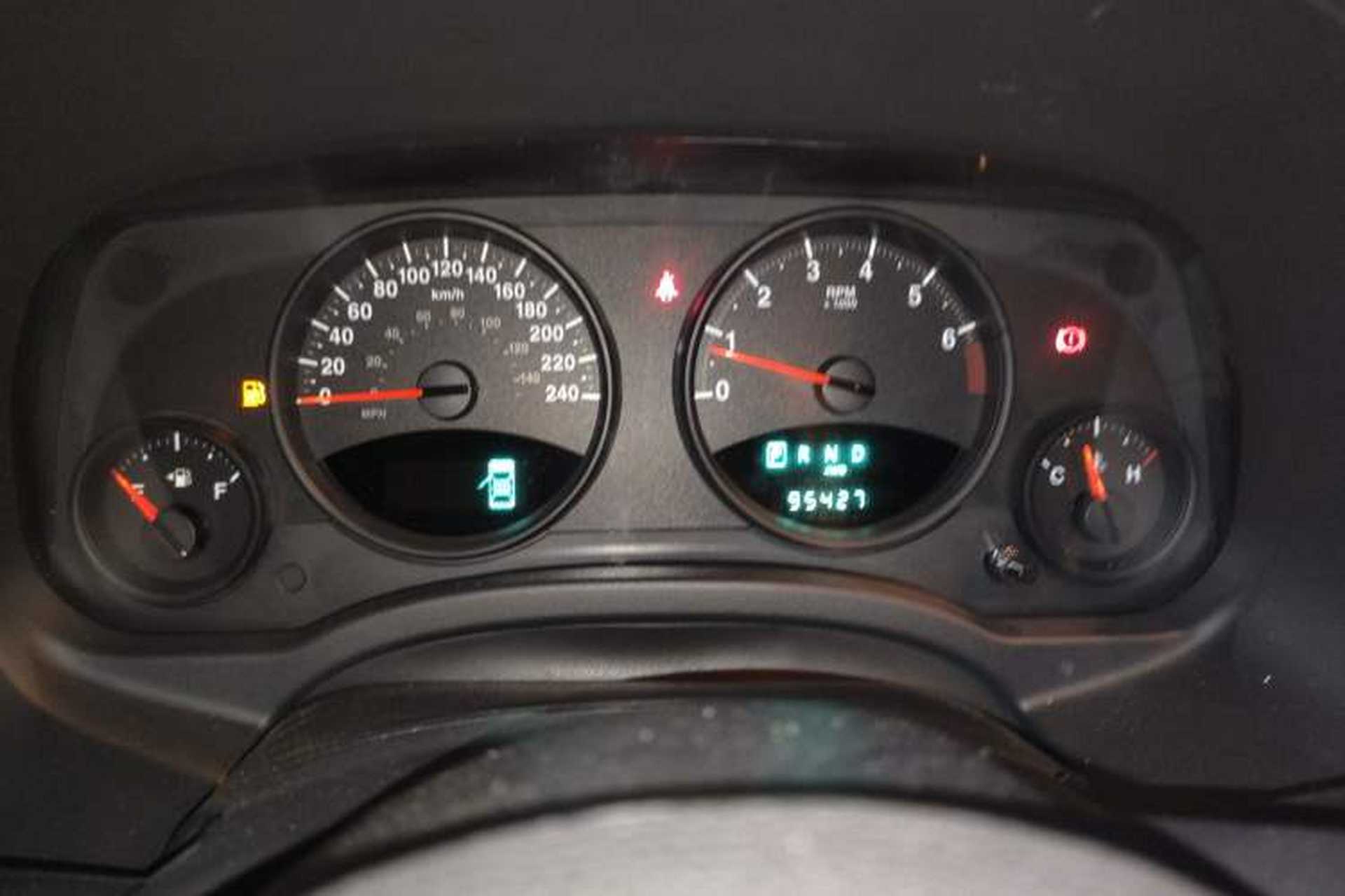 Used Jeep Compass 2013 2.4L four-wheel-drive sport version Instrument Cluster