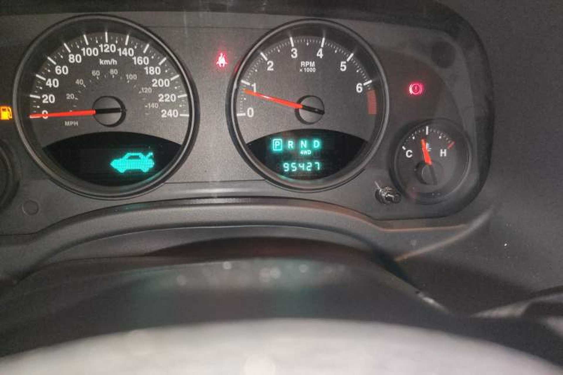 Used Jeep Compass 2013 2.4L four-wheel-drive sport version Odometer Close Up