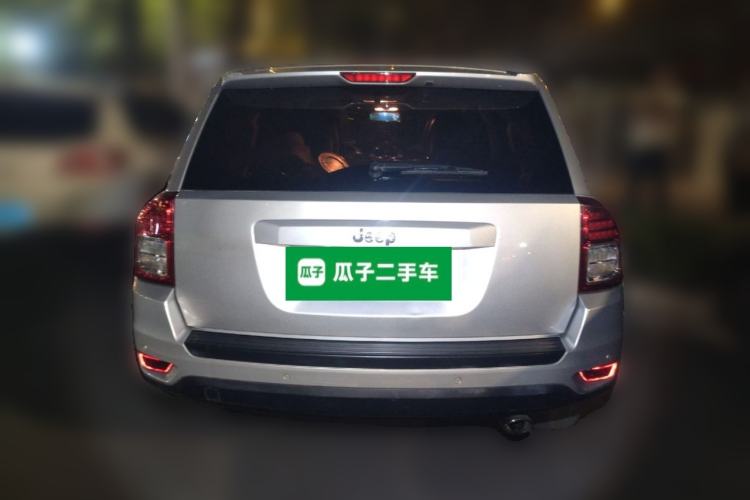 Used Jeep Compass 2013 2.4L four-wheel-drive sport version Rear