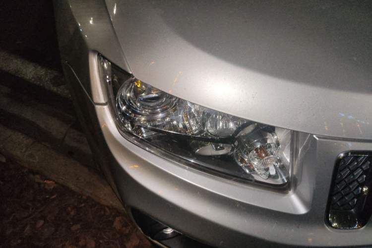 Used Jeep Compass 2013 2.4L four-wheel-drive sport version Right Front Headlight