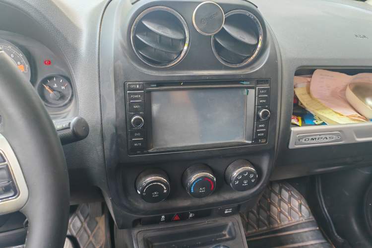 Used Jeep Compass 2013 2.0L two-wheel drive sport version Audio And AC Panel
