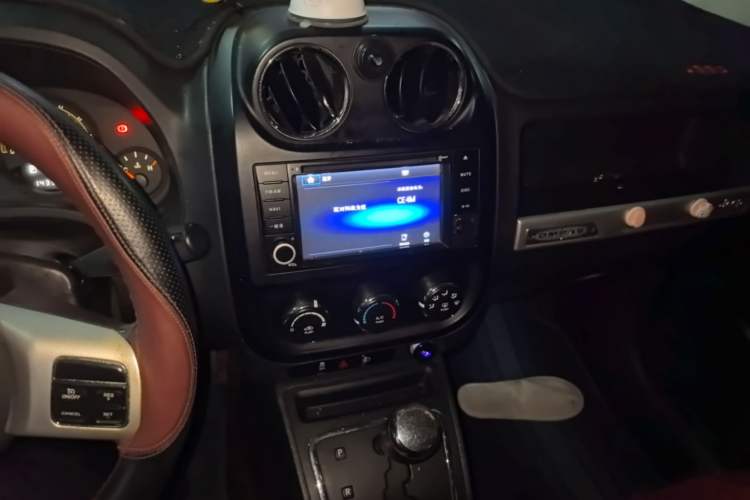 Used Jeep Compass 2013 2.0L two-wheel drive sport version Audio And AC Panel