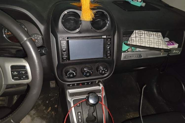 Used Jeep Compass 2013 2.0L two-wheel drive luxury version Audio And AC Panel