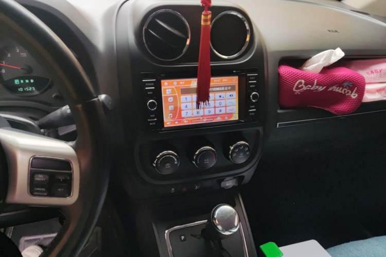 Used Jeep Compass 2013 2.0L two-wheel drive sport version Audio And AC Panel