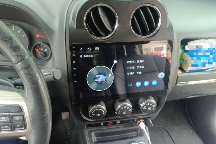 Used Jeep Compass 2013 2.4L four-wheel-drive sport version Audio And AC Panel