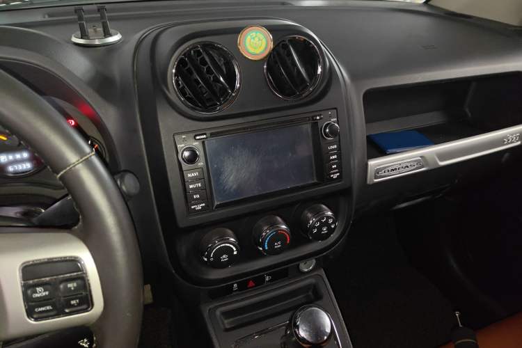 Used Jeep Compass 2013 2.0L two-wheel drive sport version Audio And AC Panel