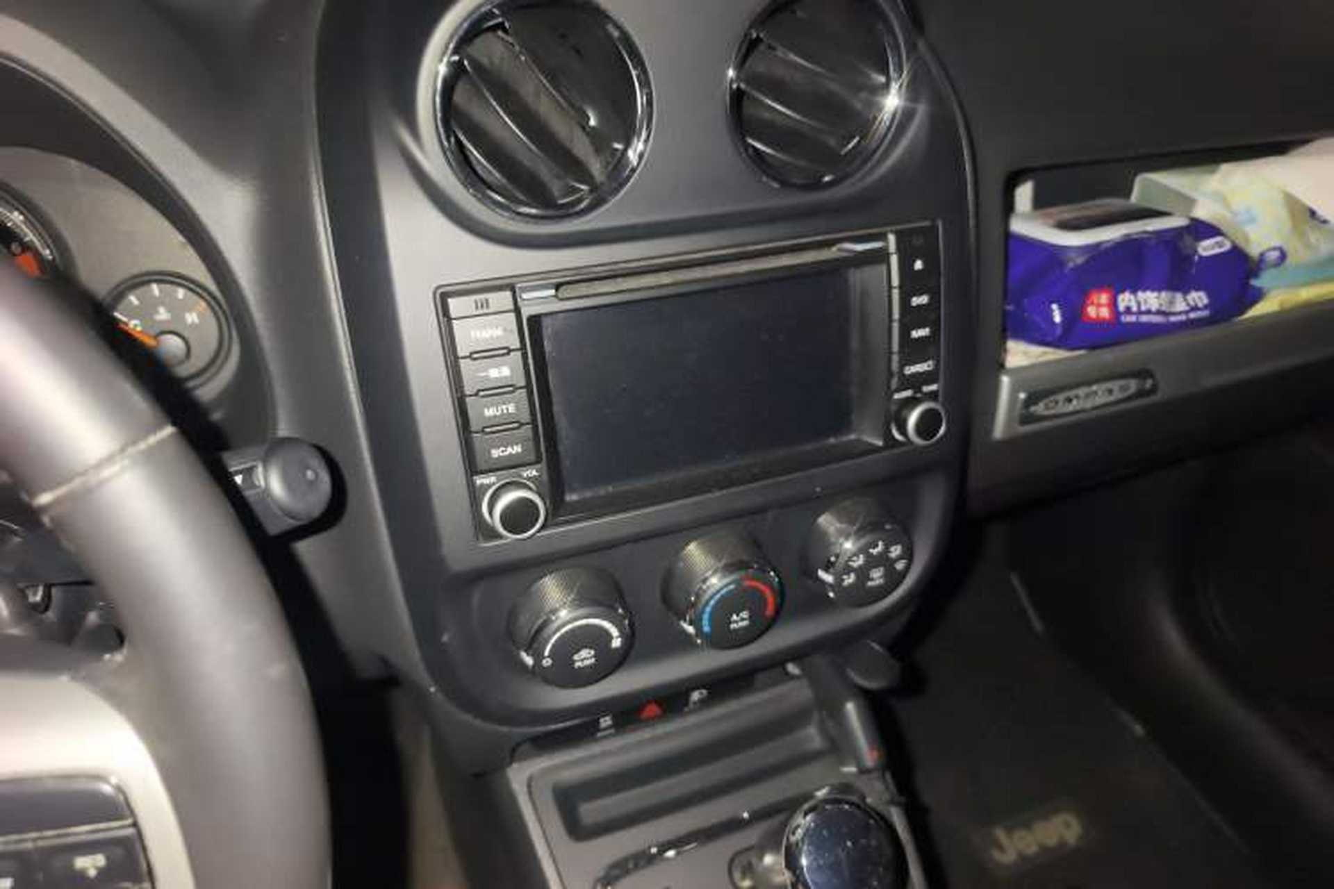 Used Jeep Compass 2013 2.0L two-wheel drive sport version Audio And AC Panel