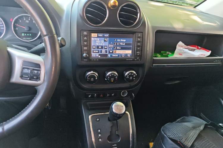Used Jeep Compass 2013 2.4L Four-wheel Drive Black Edition with Navigation Audio And AC Panel