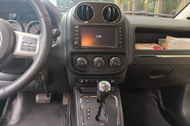 Used Jeep Compass 2013 2.4L Four-wheel Drive Black Edition with Navigation Audio And AC Panel