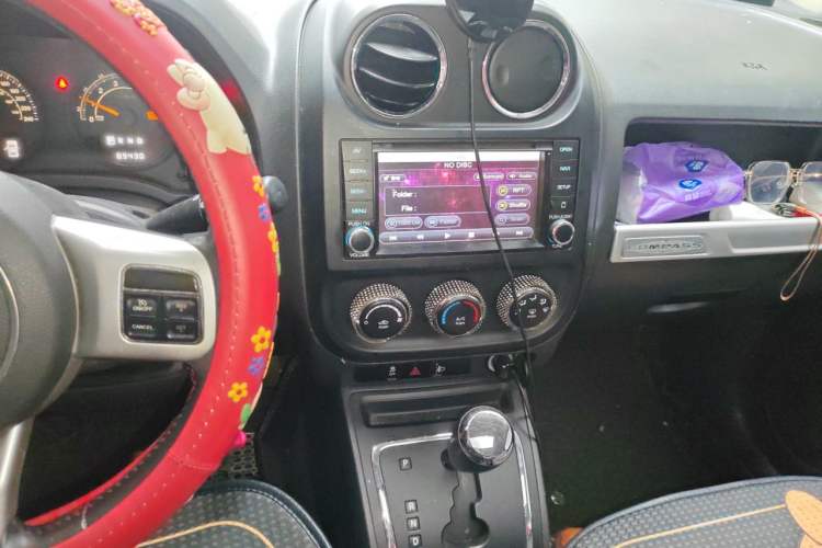 Used Jeep Compass 2013 2.0L two-wheel drive sport version Audio And AC Panel