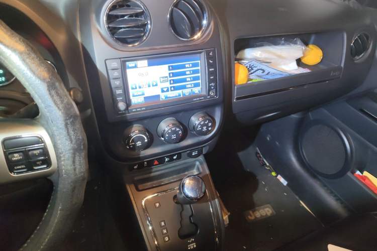 Used Jeep Compass 2013 2.4L Four-wheel Drive Black Edition with Navigation Audio And AC Panel