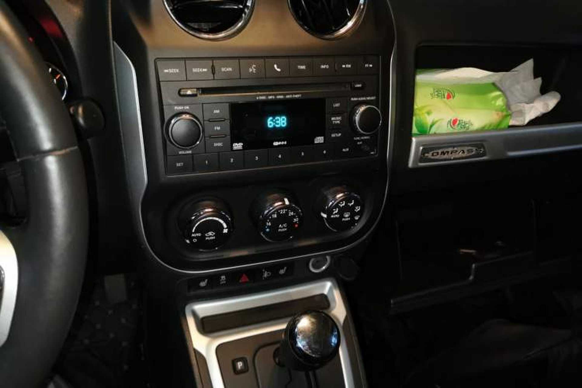 Used Jeep Compass 2013 2.4L four-wheel drive luxury version Audio And AC Panel