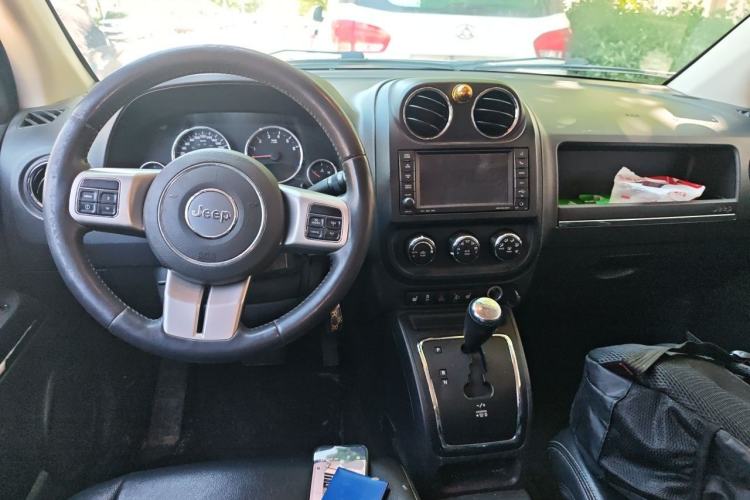 Used Jeep Compass 2013 2.4L Four-wheel Drive Black Edition with Navigation Center Console