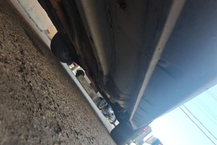 Used Jeep Compass 2013 2.4L four-wheel-drive sport version Chassis Front Left