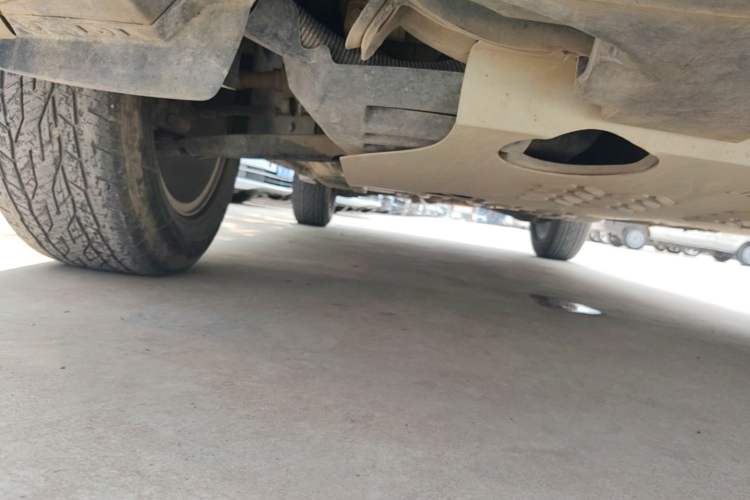 Used Jeep Compass 2013 2.4L four-wheel-drive sport version Chassis Front Right