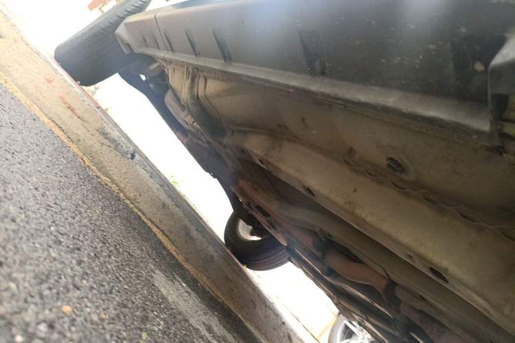 Used Jeep Compass 2013 2.4L four-wheel-drive sport version Chassis Front Right