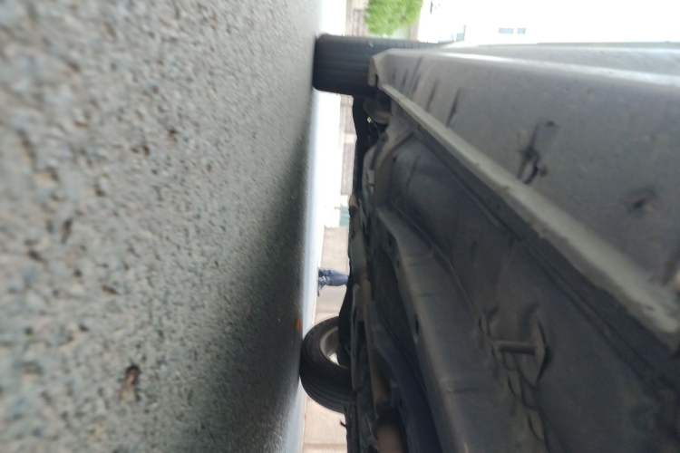 Used Jeep Compass 2013 2.4L four-wheel-drive sport version Chassis Front Right