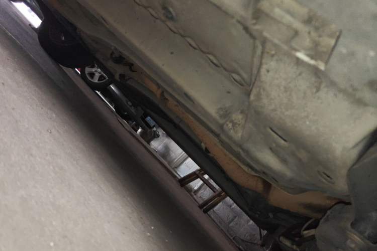 Used Jeep Compass 2013 2.0L two-wheel drive sport version Chassis Front Right