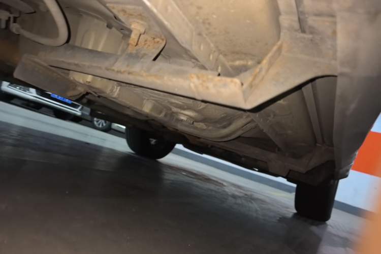 Used Jeep Compass 2013 2.0L two-wheel drive sport version Chassis Rear Right