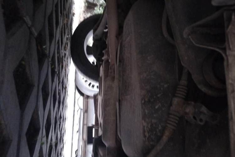 Used Jeep Compass 2013 2.4L four-wheel-drive sport version Chassis Rear Right