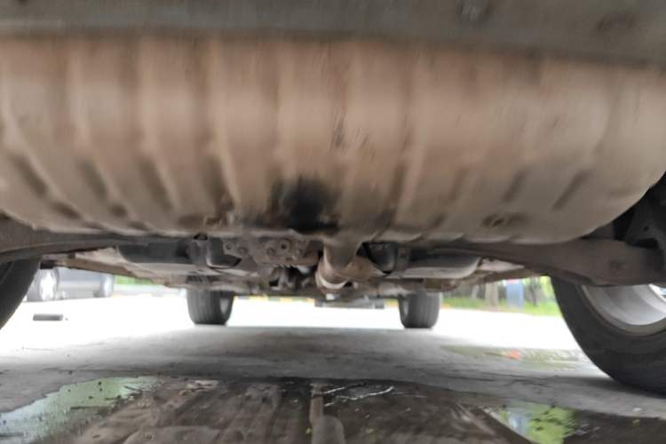Used Jeep Compass 2013 2.4L four-wheel-drive sport version Chassis Rear