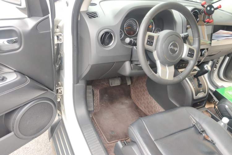 Used Jeep Compass 2013 2.4L four-wheel drive luxury version Driver Seat