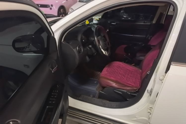 Used Jeep Compass 2013 2.0L two-wheel drive sport version Driver Seat