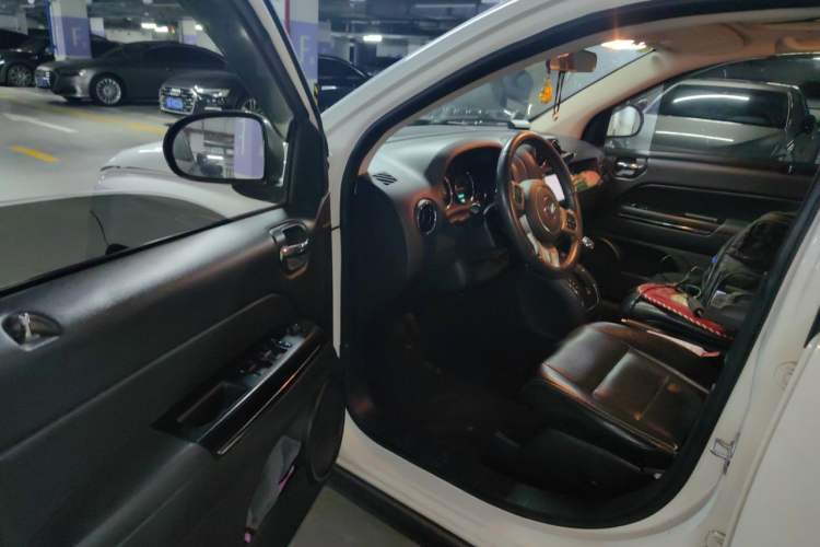 Used Jeep Compass 2013 2.4L four-wheel drive luxury version Driver Seat