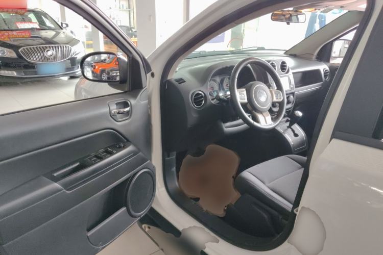 Used Jeep Compass 2013 2.4L four-wheel-drive sport version Driver Seat