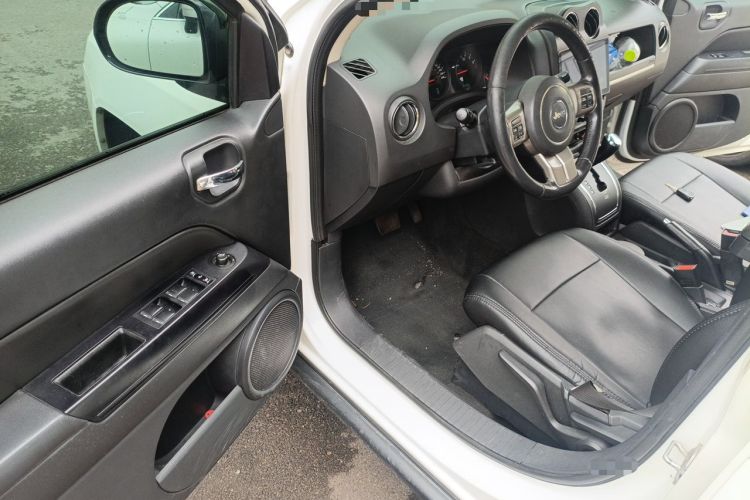 Used Jeep Compass 2013 2.4L four-wheel-drive sport version Driver Seat