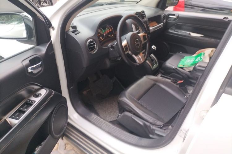 Used Jeep Compass 2013 2.4L four-wheel-drive sport version Driver Seat