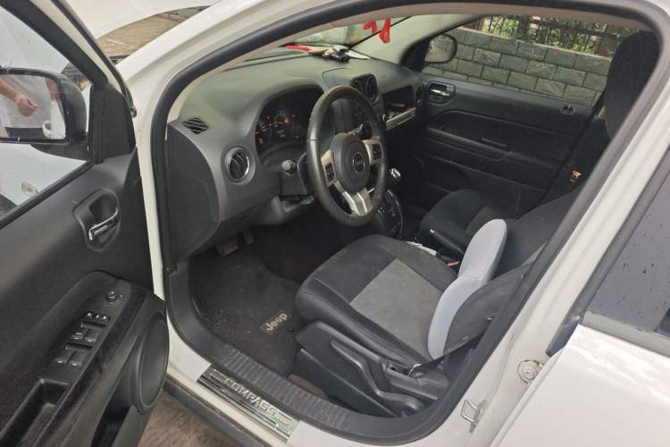 Used Jeep Compass 2013 2.4L four-wheel-drive sport version Driver Seat