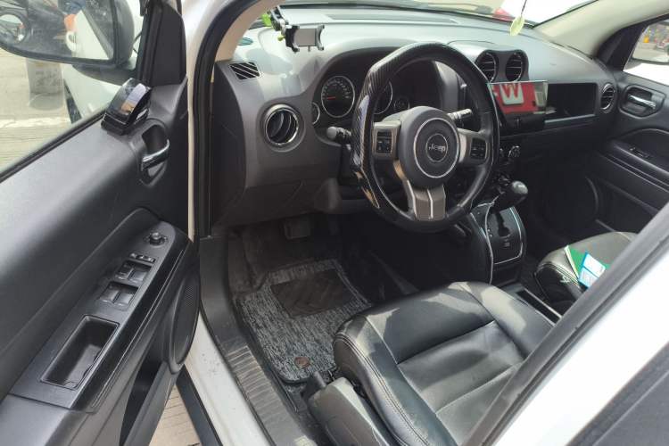 Used Jeep Compass 2013 2.0L two-wheel drive luxury version Driver Seat
