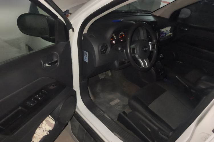 Used Jeep Compass 2013 2.0L two-wheel drive sport version Driver Seat