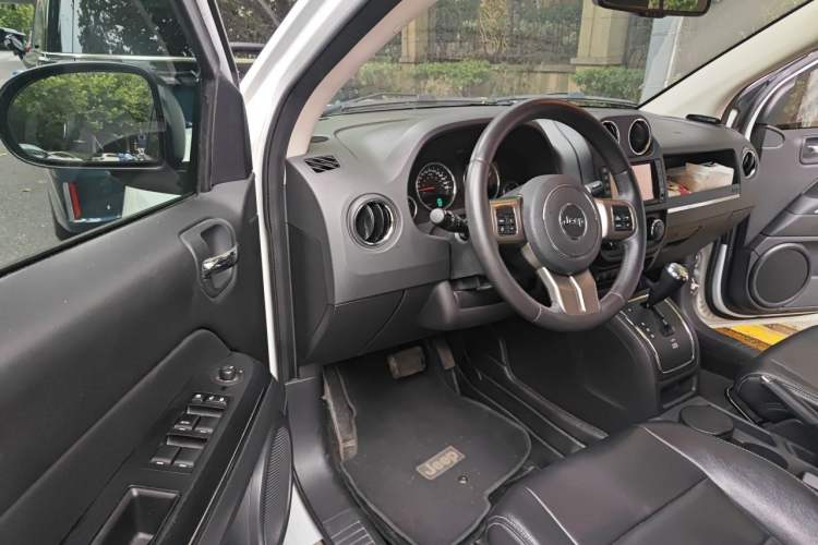 Used Jeep Compass 2013 2.4L Four-wheel Drive Black Edition with Navigation Driver Seat