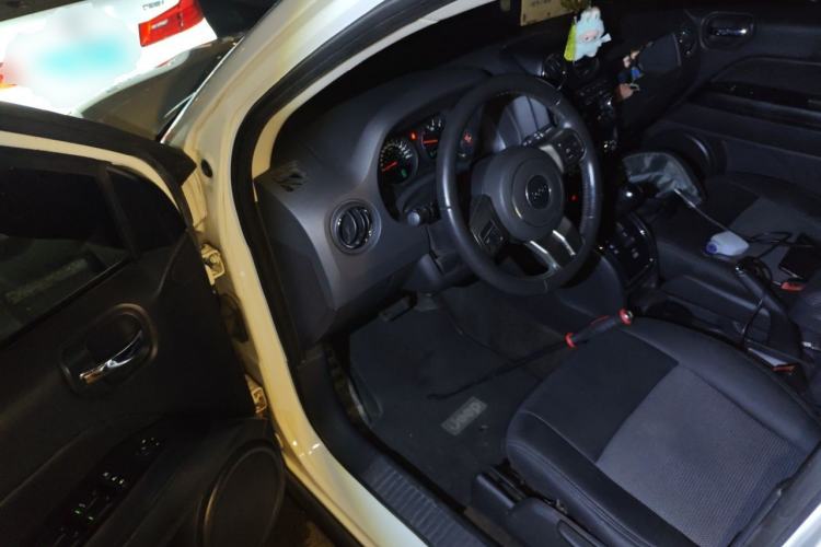 Used Jeep Compass 2013 2.4L four-wheel-drive sport version Driver Seat