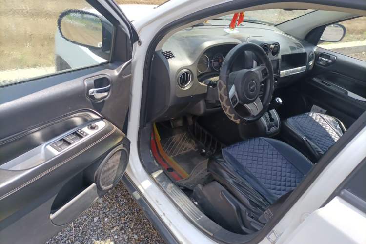 Used Jeep Compass 2013 2.4L four-wheel-drive sport version Driver Seat