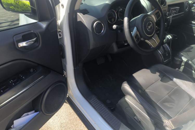 Used Jeep Compass 2013 2.0L Two-Wheel Drive Black Luxury Edition Driver Seat
