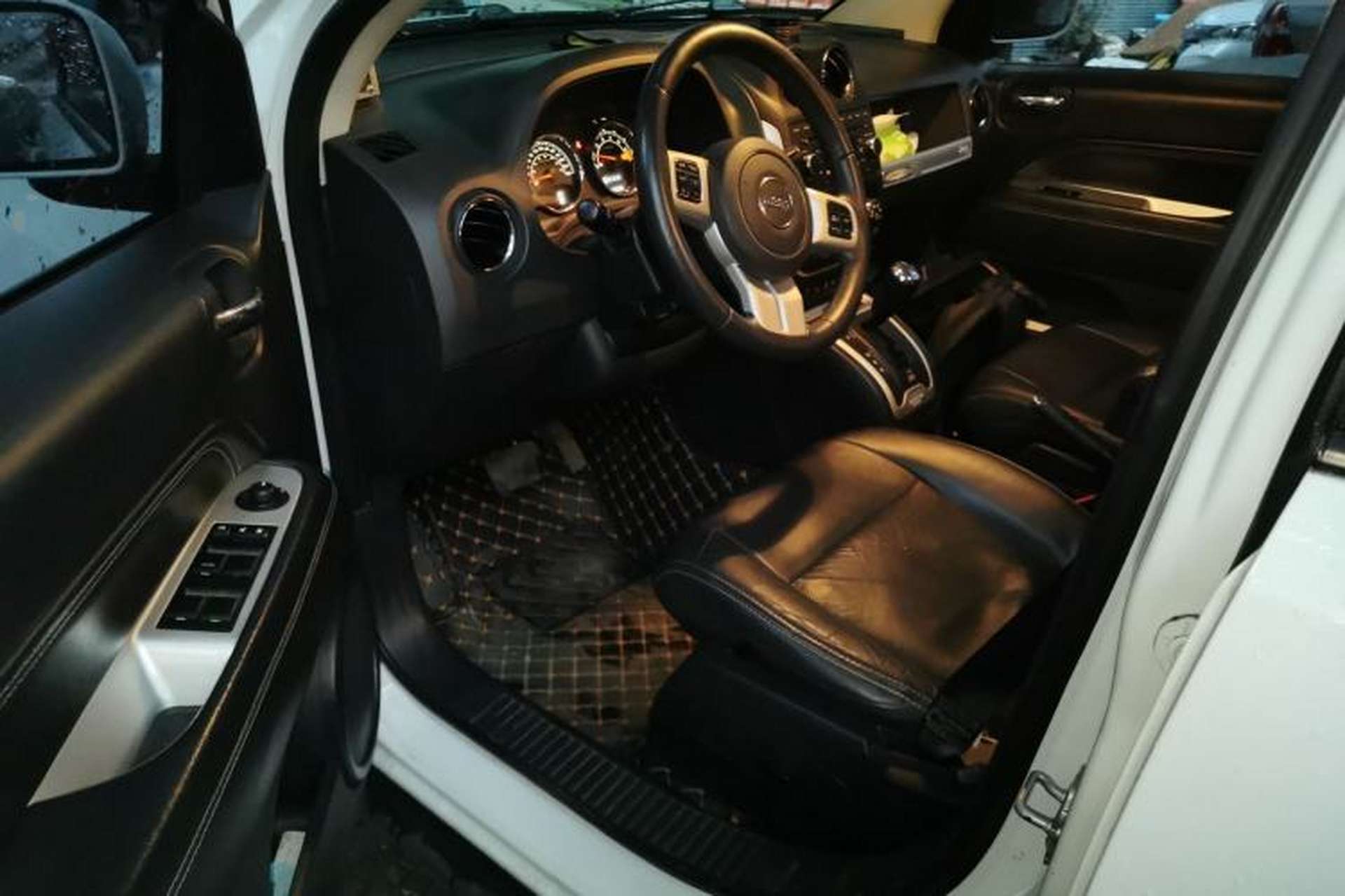 Used Jeep Compass 2013 2.4L four-wheel drive luxury version Driver Seat