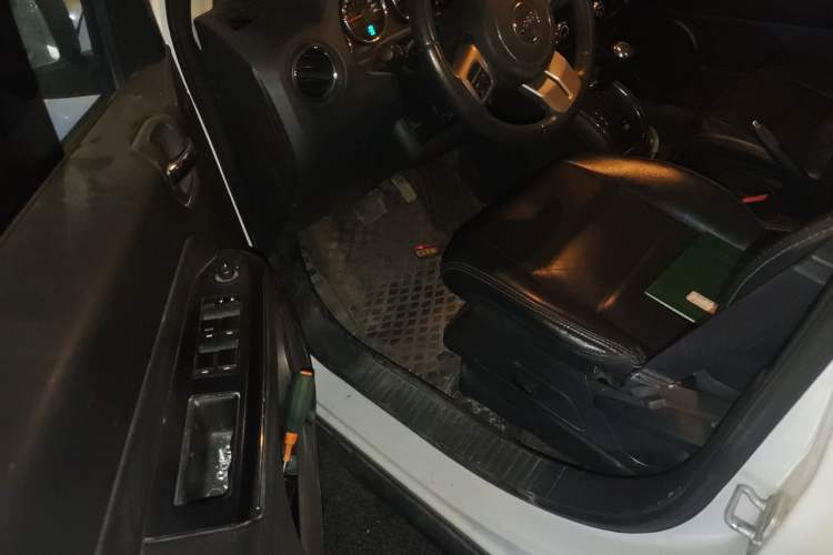 Used Jeep Compass 2013 2.4L four-wheel drive urban version Driver Seat
